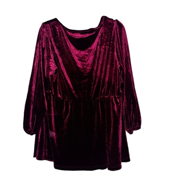Velvet Heart Neckline Gathered Blouse - Picture 4 of 9